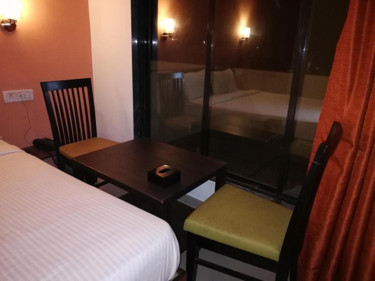 Elite Inn Lonavla Zewnętrze zdjęcie