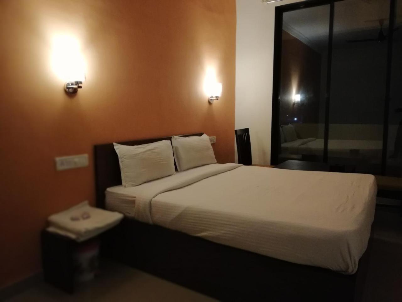 Elite Inn Lonavla Zewnętrze zdjęcie